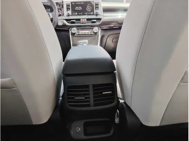 Car image 27