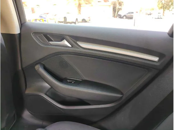 Car image 35