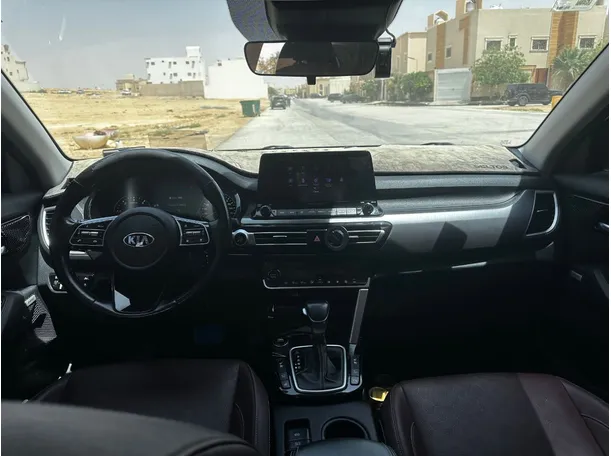 Car image 17