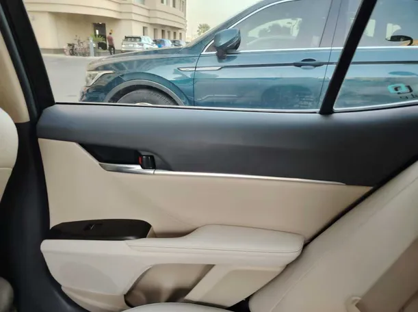 Car image 37