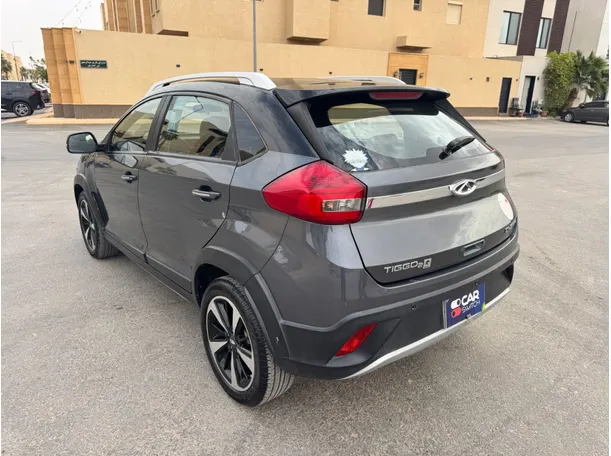 Car image 7