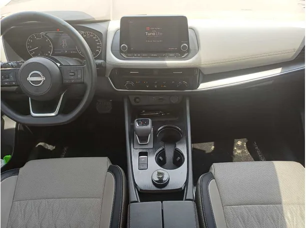 Car image 15
