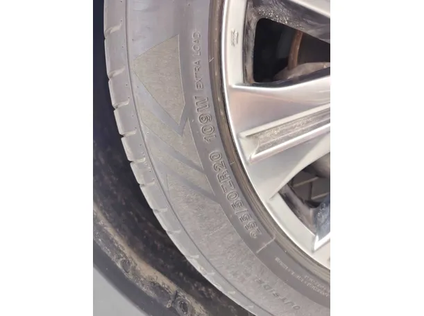 Car image 32