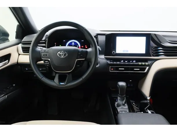 Car image 15