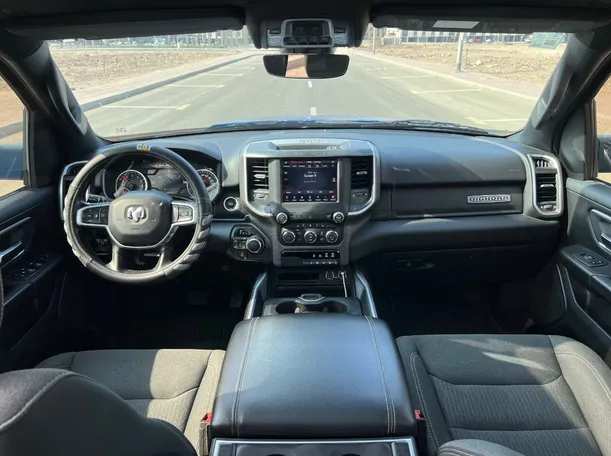 Car image 15