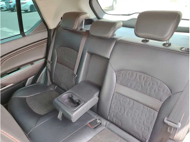 Car image 16