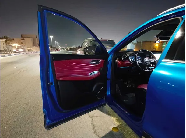 Car image 19
