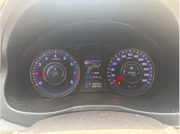 Car image 18