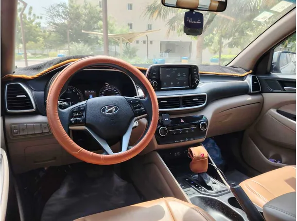 Car image 30