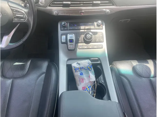 Car image 18