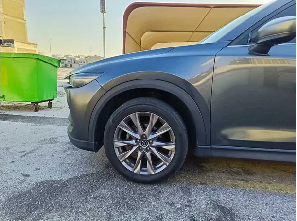 Car image 9