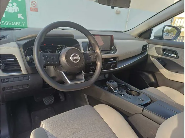 Car image 14