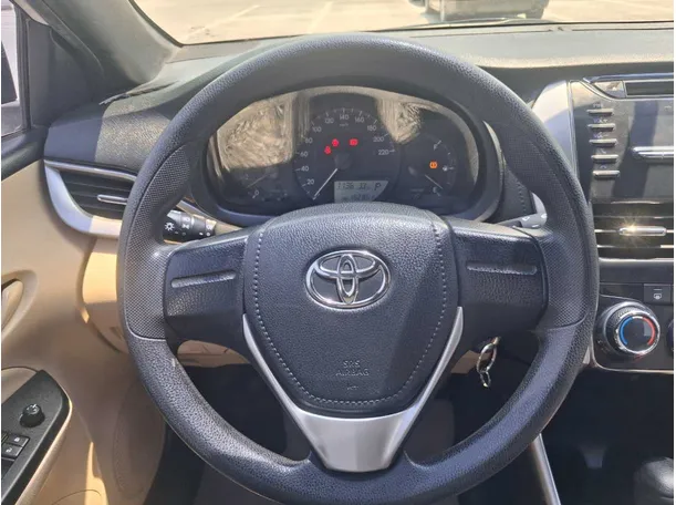 Car image 16