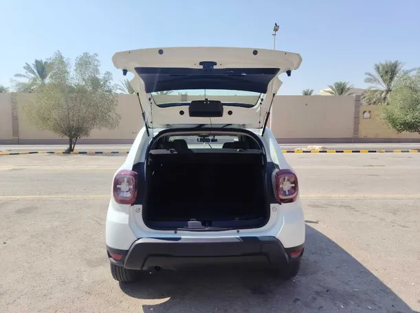 Car image 25