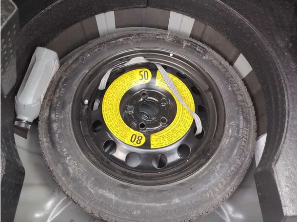 Car image 30