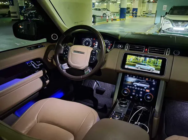 Car image 14