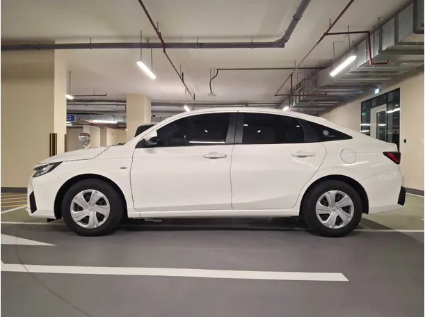 Car image 8
