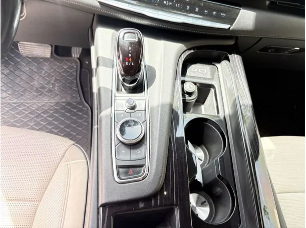 Car image 19