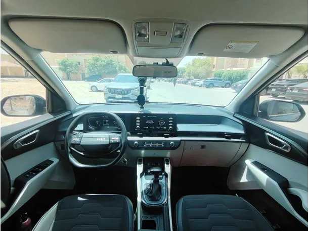 Car image 18