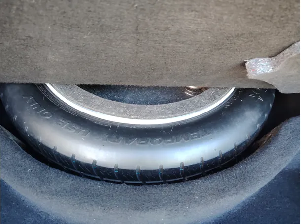 Car image 28