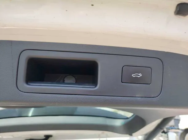 Car image 47