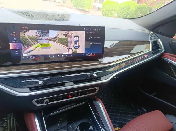 Car image 25