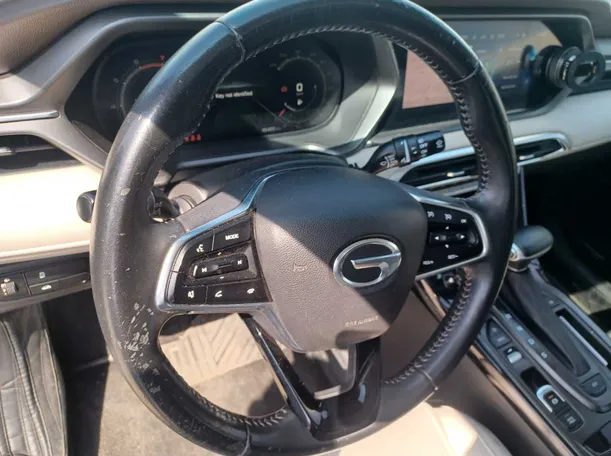 Car image 19