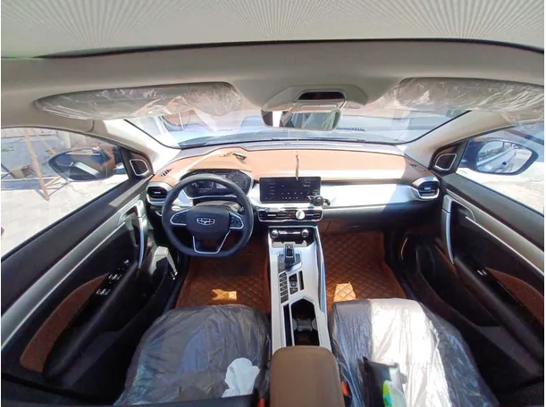Car image 12
