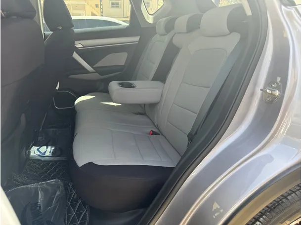 Car image 10