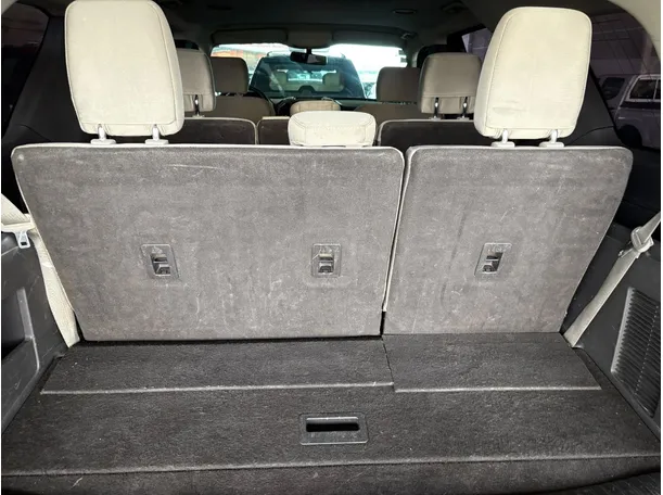 Car image 24