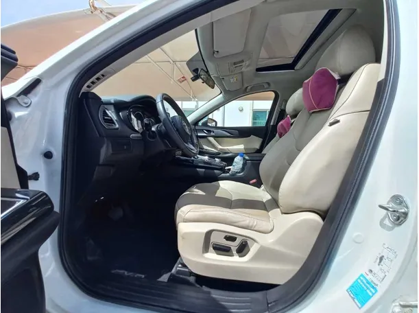Car image 12