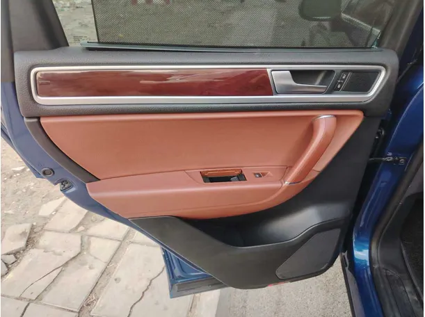 Car image 34