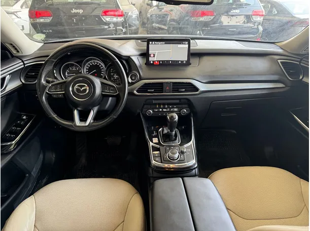 Car image 11
