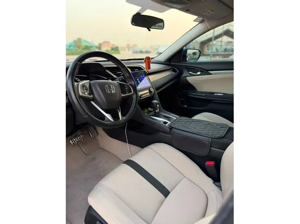 Car image 10