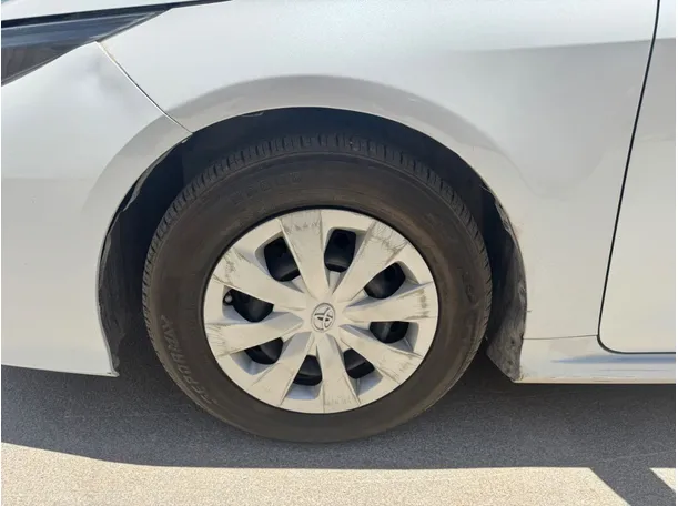 Car image 9