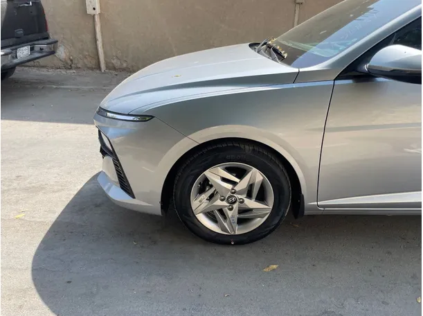 Car image 9
