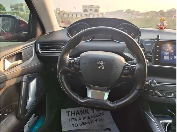 Car image 17