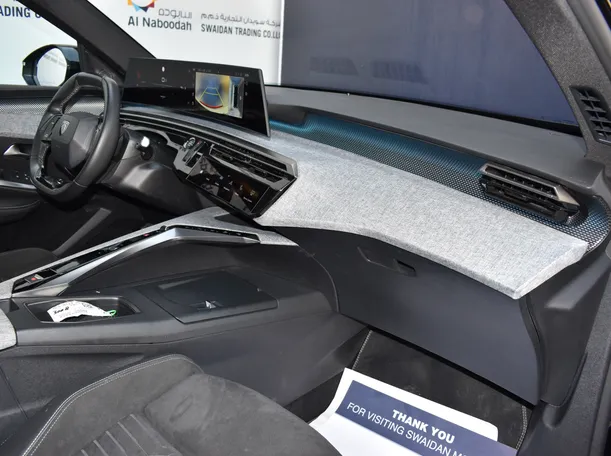 Car image 10