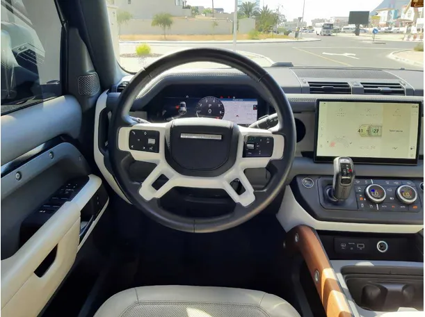 Car image 17