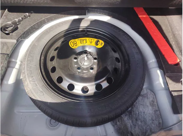Car image 30