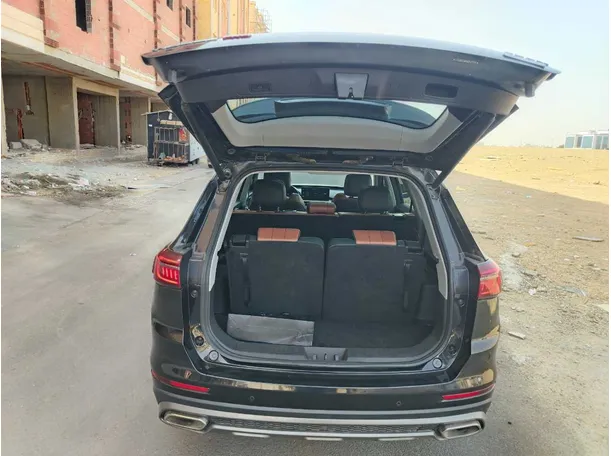 Car image 29