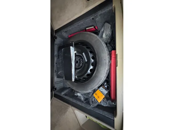 Car image 26