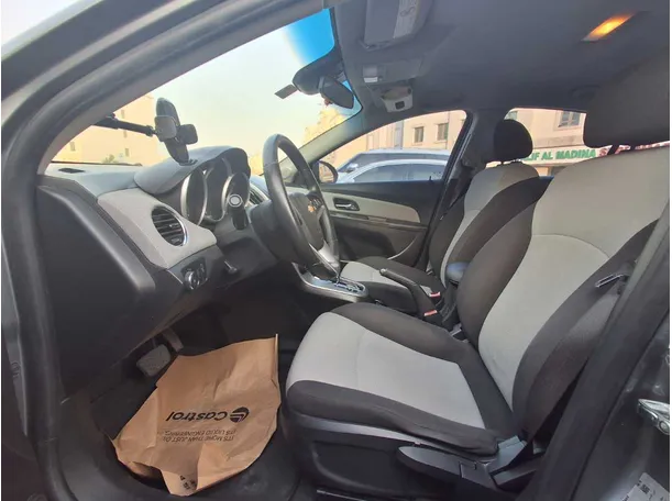 Car image 12