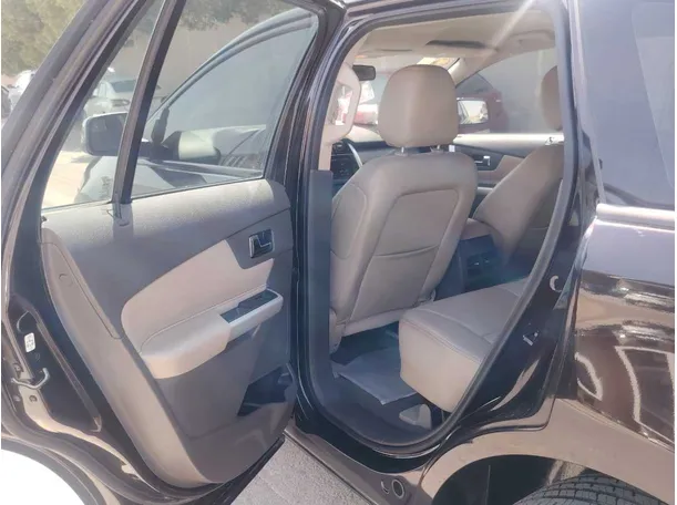Car image 12
