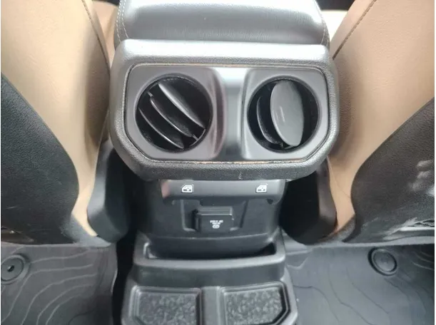 Car image 35