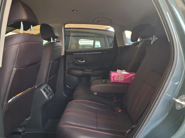 Car image 13