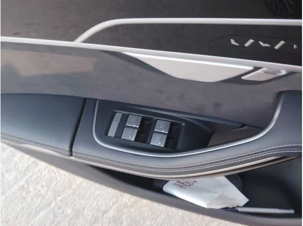 Car image 33