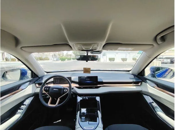 Car image 17