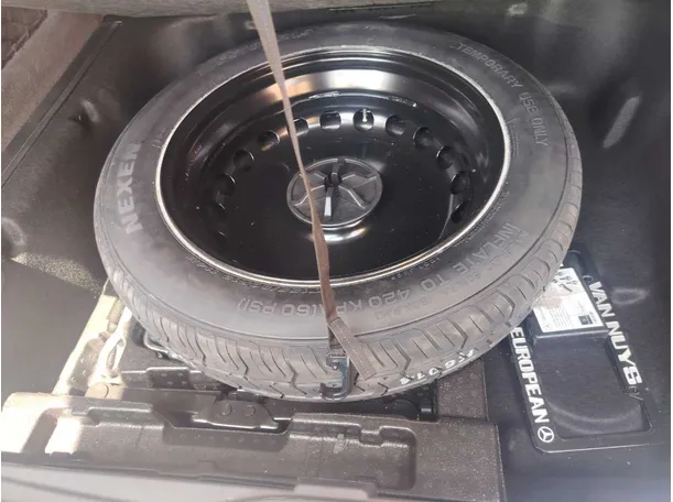 Car image 30