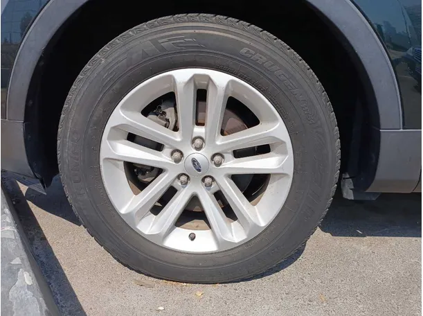 Car image 8